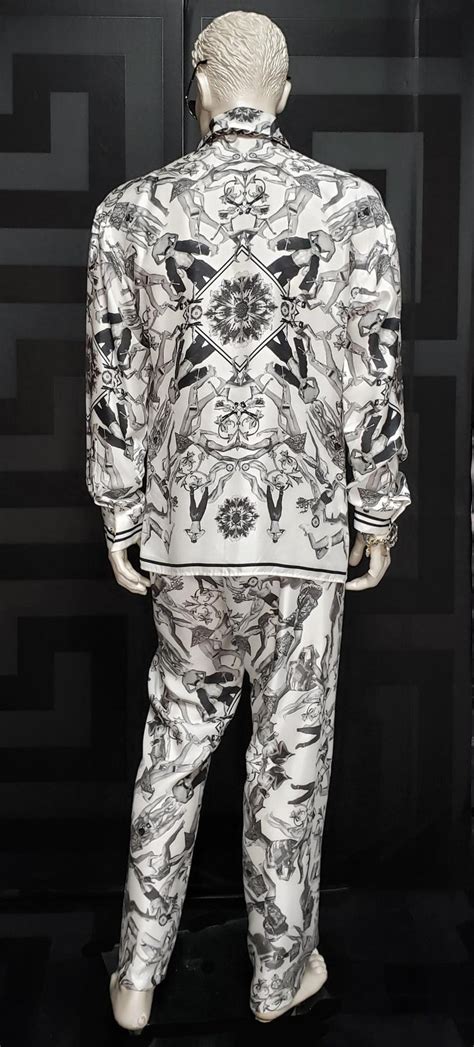 Versace Suits for Men for sale 